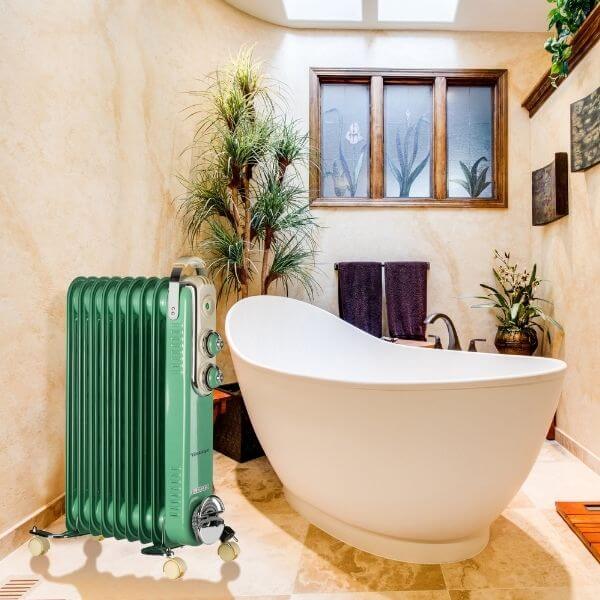 Елегантен интериор на баня с модерна свободностояща вана, маслен радиатор на колела и декоративни саксийни растения до прозорец с матирано стъкло.