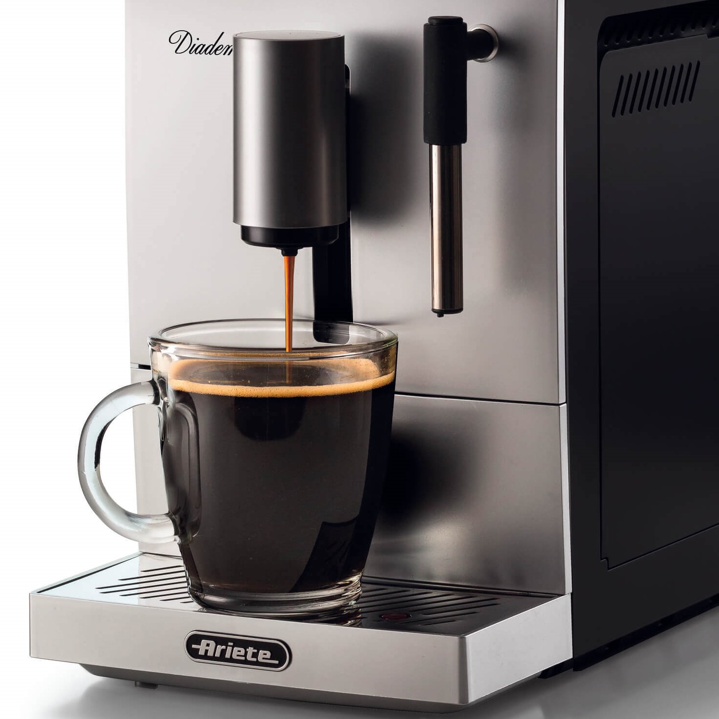 Кафеавтомат Diadema Automatica кафе машина с чаша кафе.