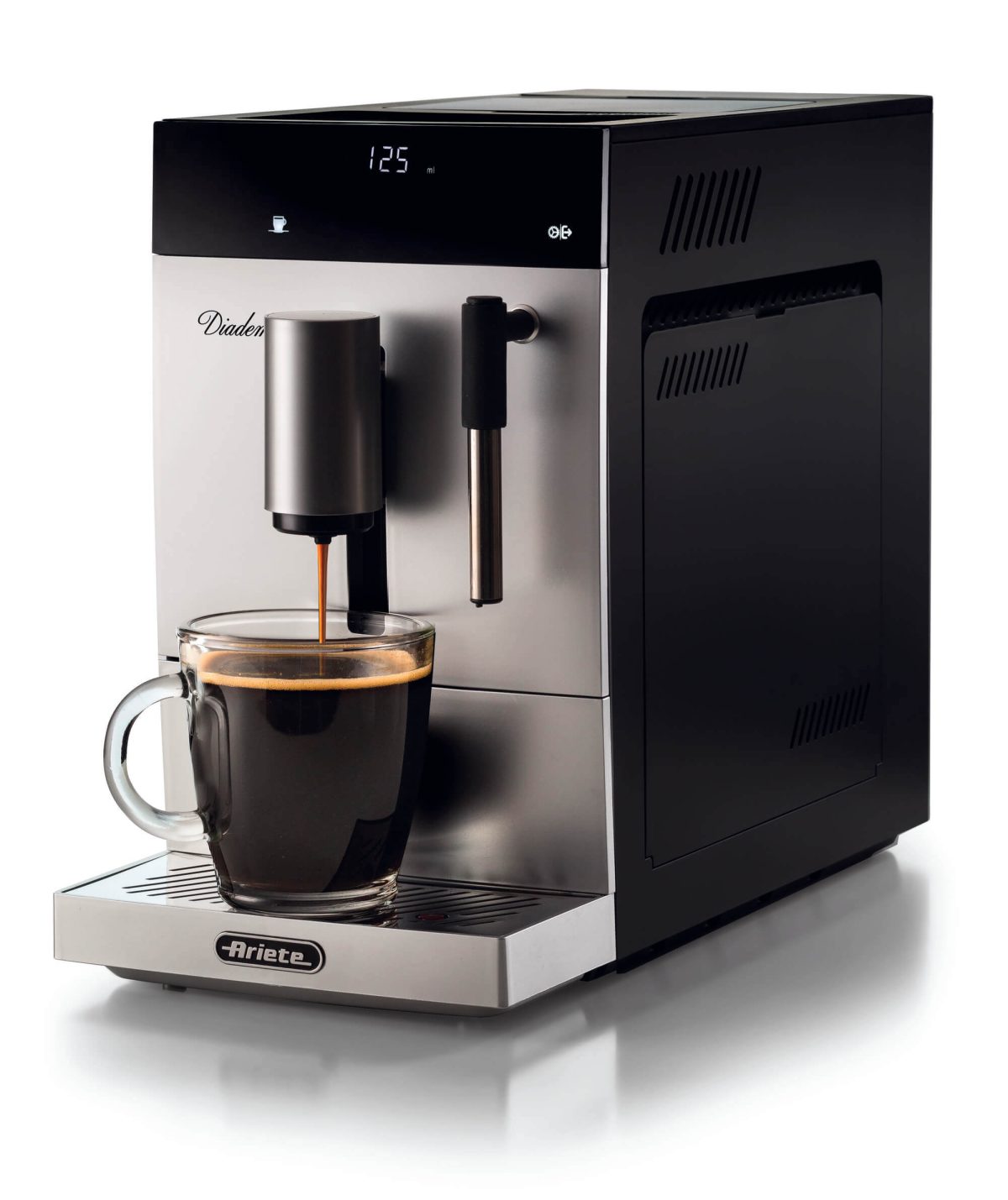 Кафеавтомат Diadema Automatica сервира чаша кафе.