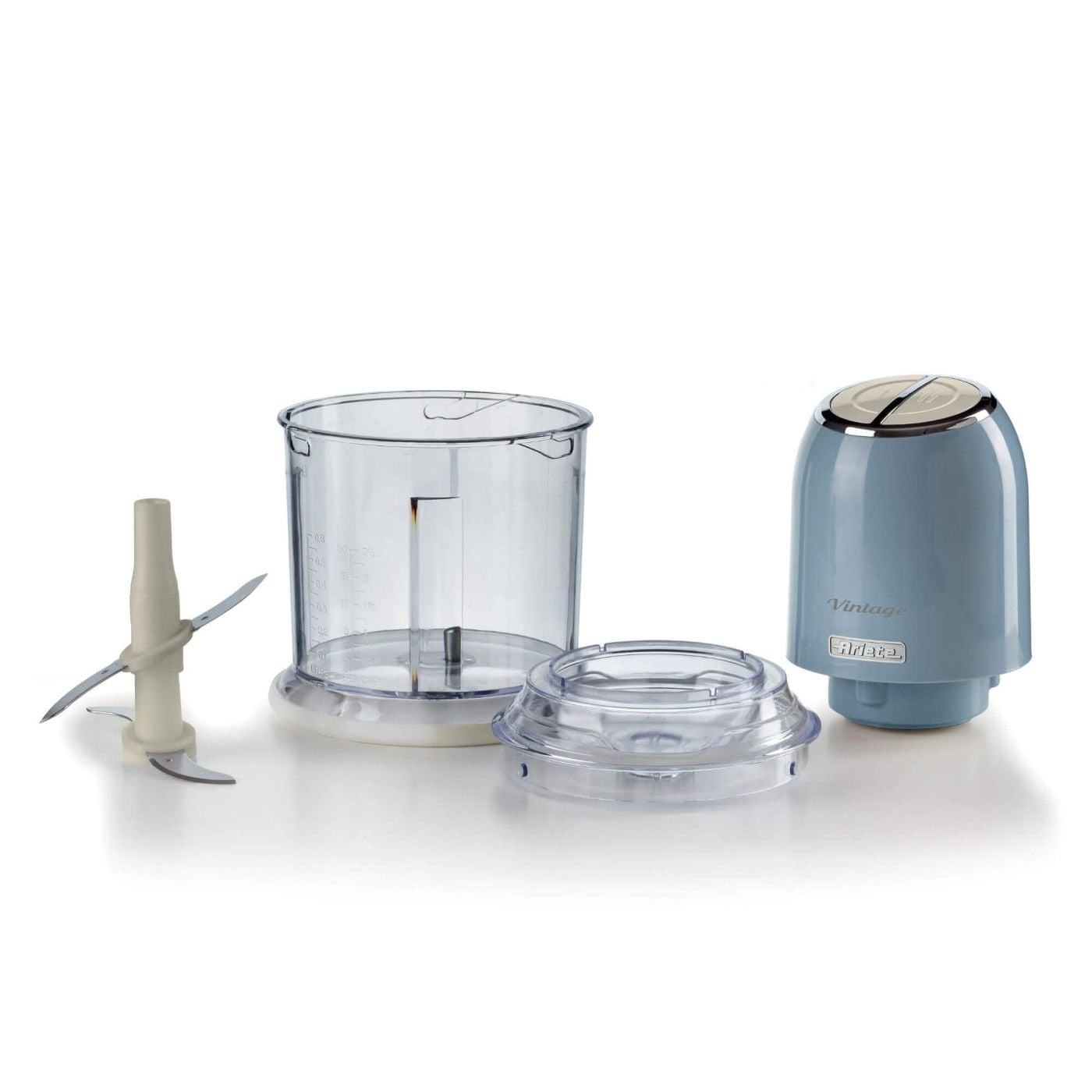 Части на кухненския уред Ariete: нож, прозрачен контейнер, капак и син корпус на двигателя върху бяла повърхност.