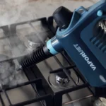 Парен пистолет VAPORÌ JET почиства газов котлон с видима пара.