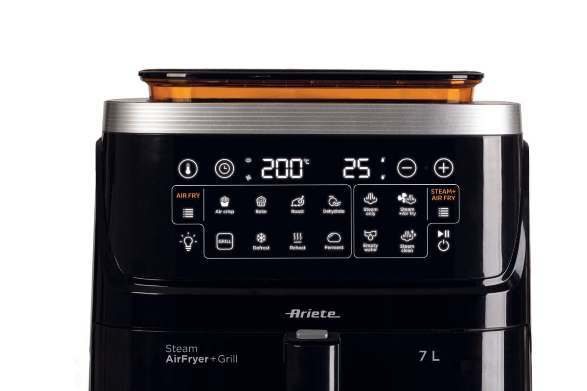 Едър план на контролния панел на Фритюрник 4в1 AIR FRYER STEAM + GRILL, настроен на 200°C за 25 минути, показващ предварително зададени опции.