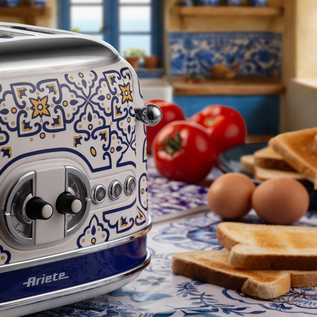Тостер Ariete Capri с елегантен италиански дизайн, синьо-бели плочки и капацитет за 4 филии – стилен аксесоар за кухня.