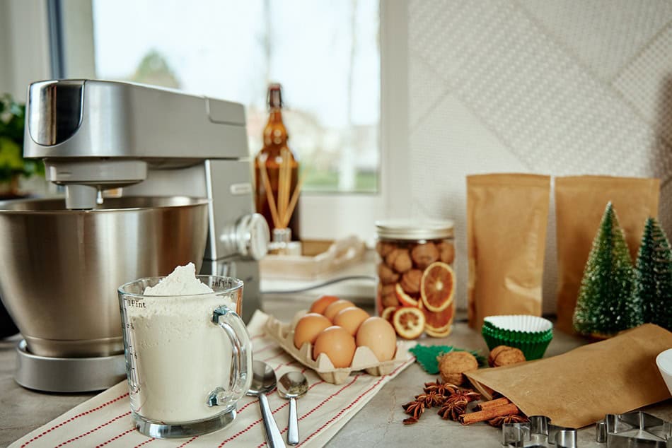 electric mixer kneads dough in the kitchen 2025 03 18 03 15 30 utc