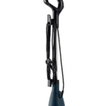 Черна Парочистачка Dual Steam Scrub с въртящ се моп с навит около дръжката и тялото захранващ кабел.