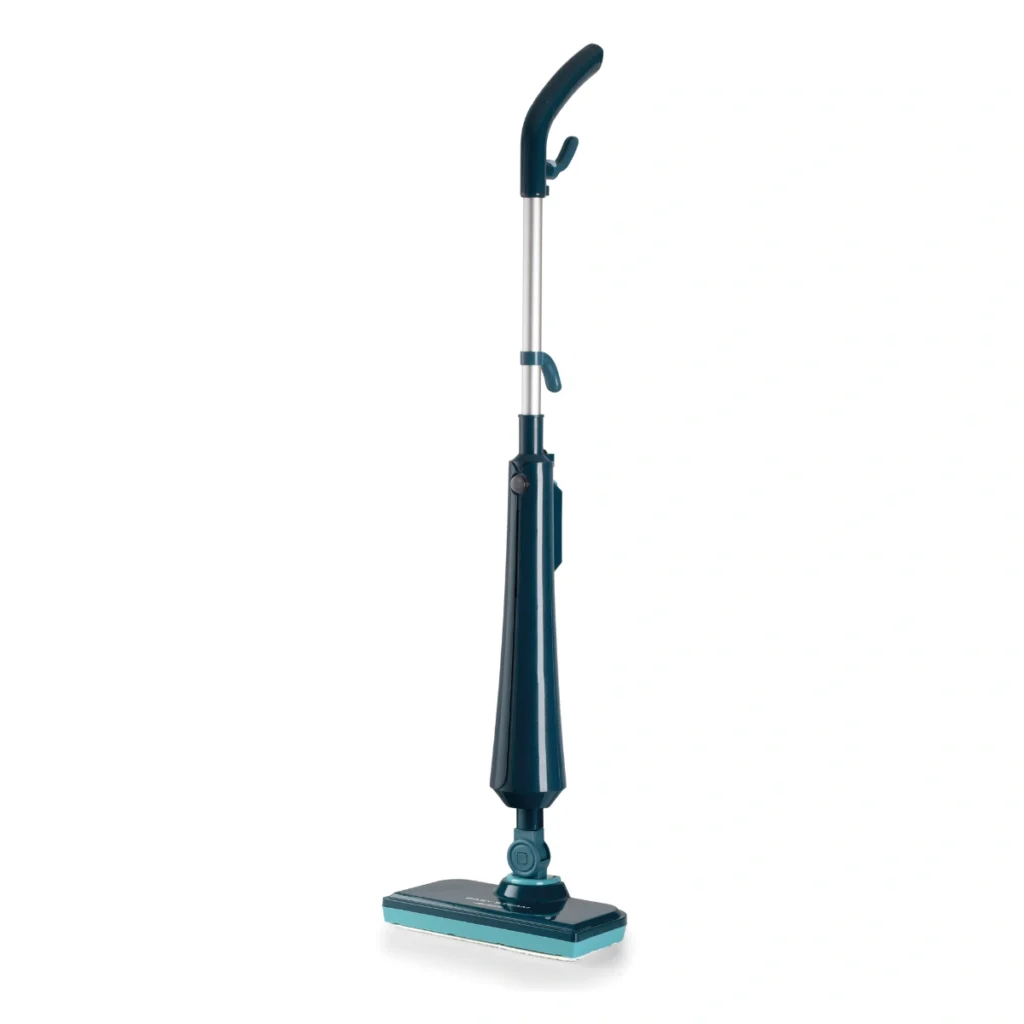 Парочистачка Easy Steam в тилово и черно с правоъгълна основа стои изправена на бял фон.