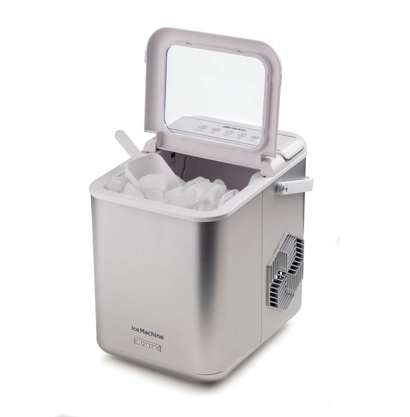 Настолен ледогенератор Ice Machine, 12 кг/24 ч., с повдигащ се капак, видими кубчета лед вътре и лъжичка, поставена върху леда. Елегантният му сребрист дизайн и удобните бутони за управление отгоре го правят идеалния спътник на вашата машина за сладолед Ariete MySlush & IceCream за приготвяне на освежаващи лакомства у дома.